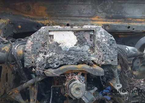 2021 Toyota Highlander Xle z USA, uszkodzony, nr VIN 5TDGZRBH1MS160984